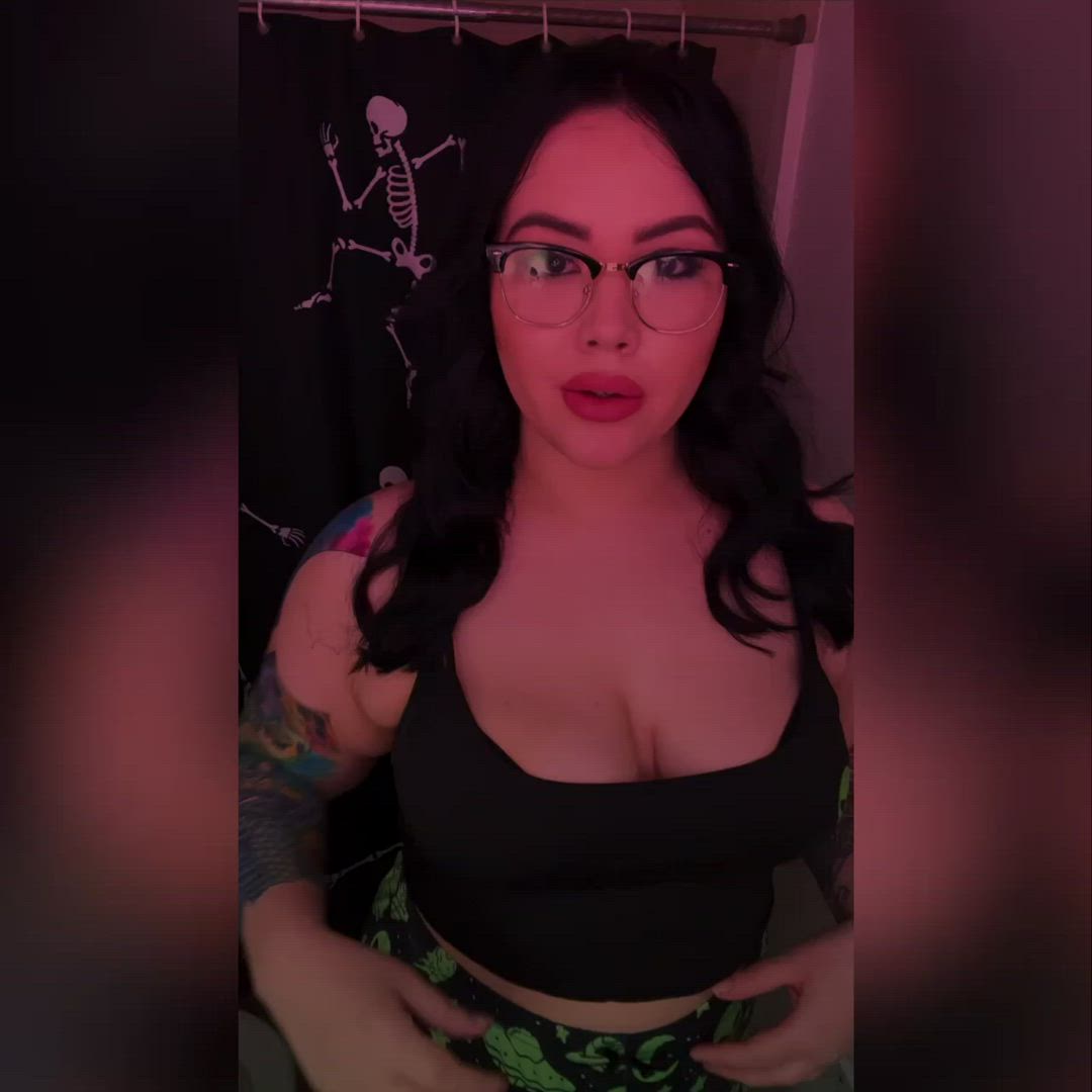 Glasses porn video with onlyfans model Ashlyn Tayler <strong>@ashlyntayler</strong>