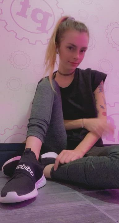 Feet porn video with onlyfans model Astrid Mae ✨ <strong>@sadgirlastrid</strong>
