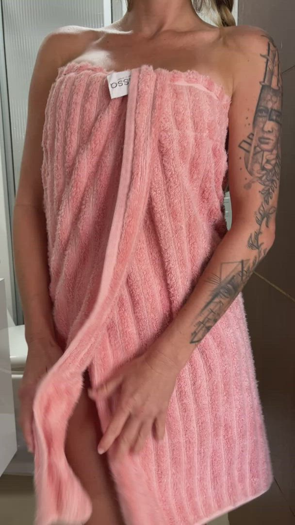 Striptease porn video with onlyfans model Barebackpackers <strong>@barebackpackers</strong>