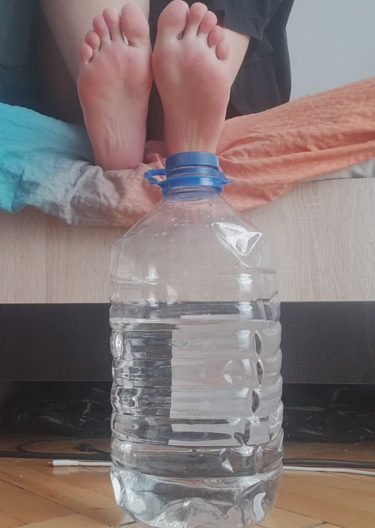 Feet porn video with onlyfans model Bella Quinn <strong>@bella.quinn</strong>