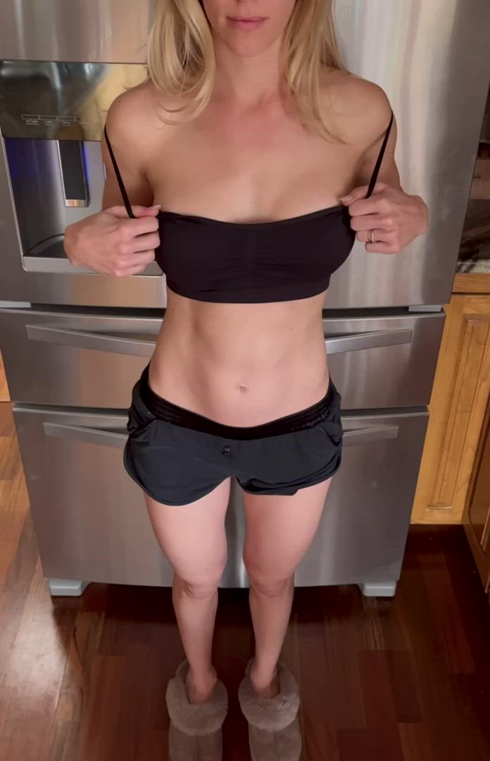 Blonde porn video with onlyfans model blondemel <strong>@u171484815</strong>