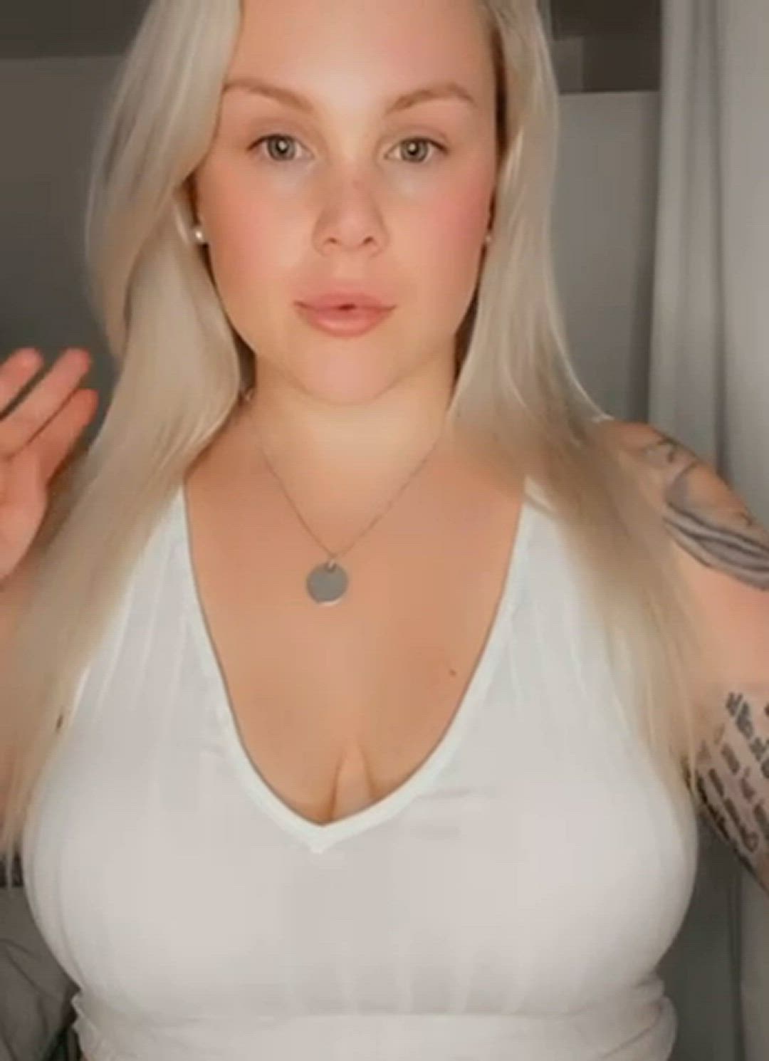 Big Tits porn video with onlyfans model carliestar90 <strong>@carlie_star</strong>