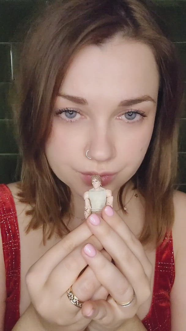 Giantess porn video with onlyfans model Carolina <strong>@carolina_joy</strong>