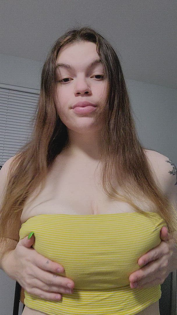 Curvy porn video with onlyfans model CuteKitten <strong>@onlycutekitten</strong>