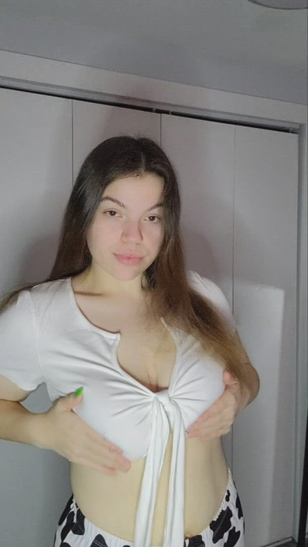 Curvy porn video with onlyfans model CuteKitten <strong>@onlycutekitten</strong>