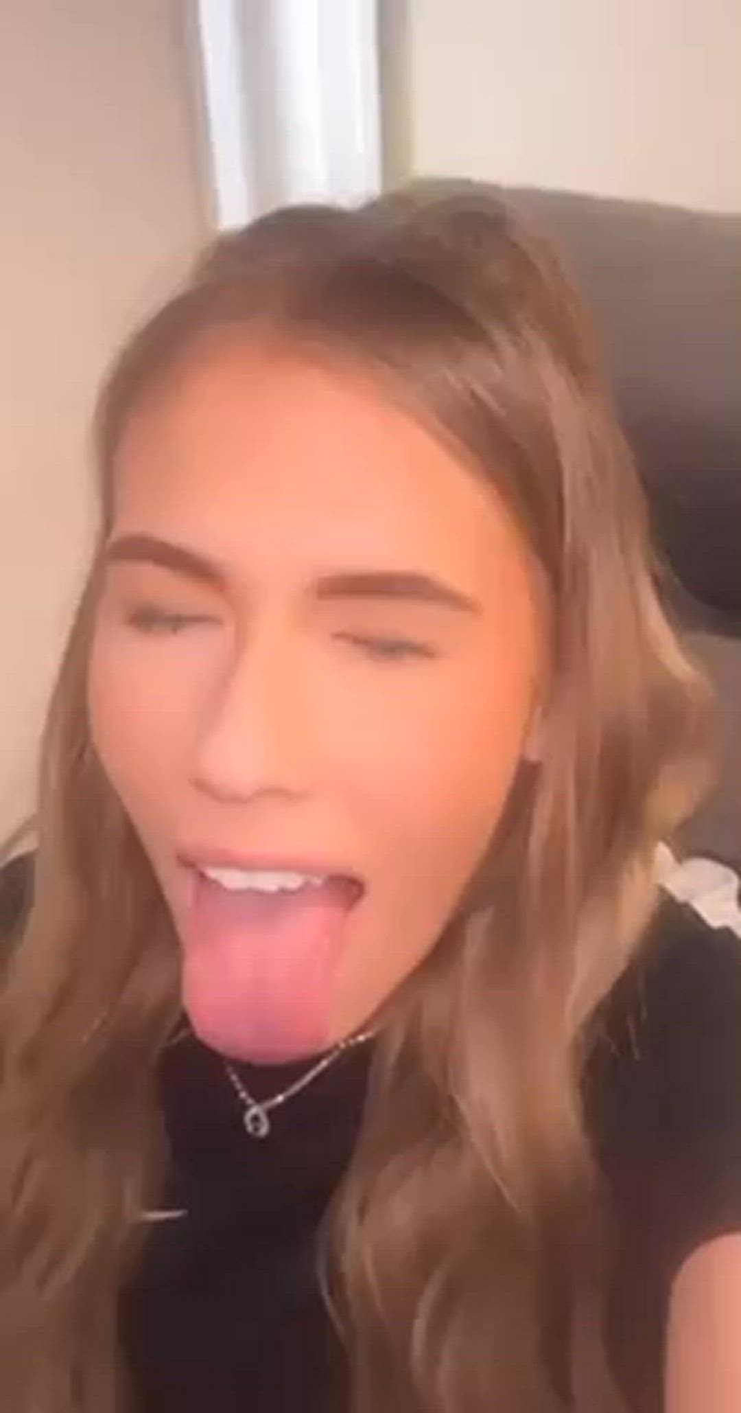 Cumshot porn video with onlyfans model dadzlittlesecret <strong>@shannonsecret</strong>