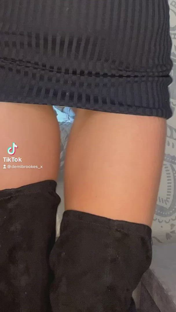 Flashing porn video with onlyfans model Demi brookes <strong>@demi_brookes</strong>