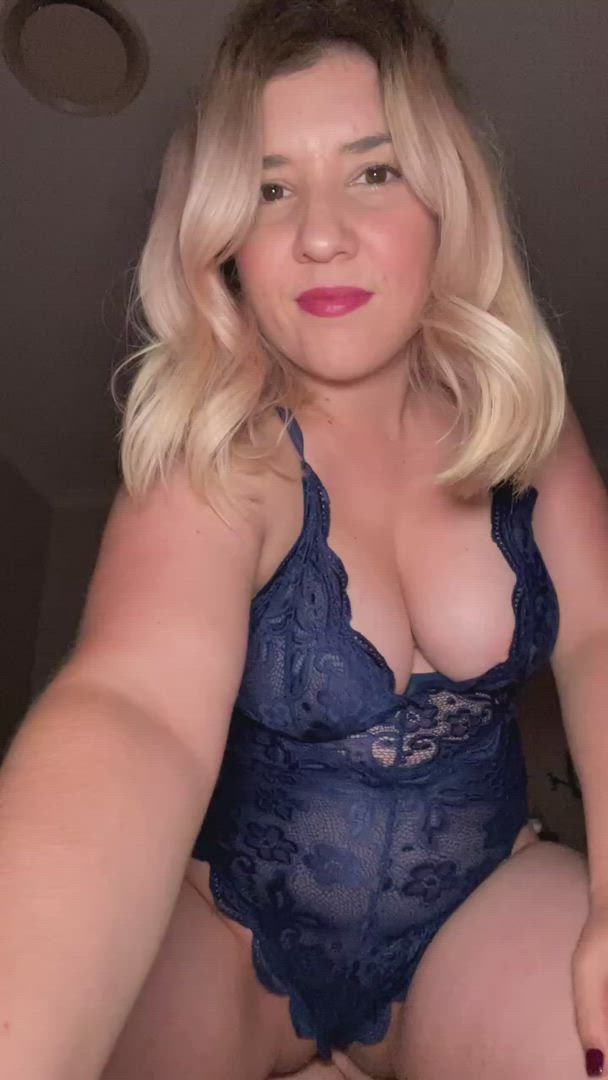MILF porn video with onlyfans model emmy_blaise <strong>@emmy_blaise</strong>