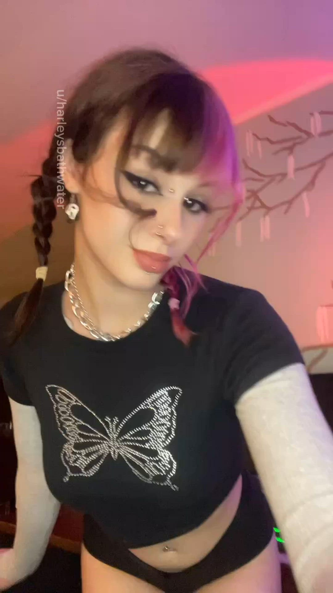 TikTok porn video with onlyfans model harleysbathwater <strong>@lavenderhayz</strong>