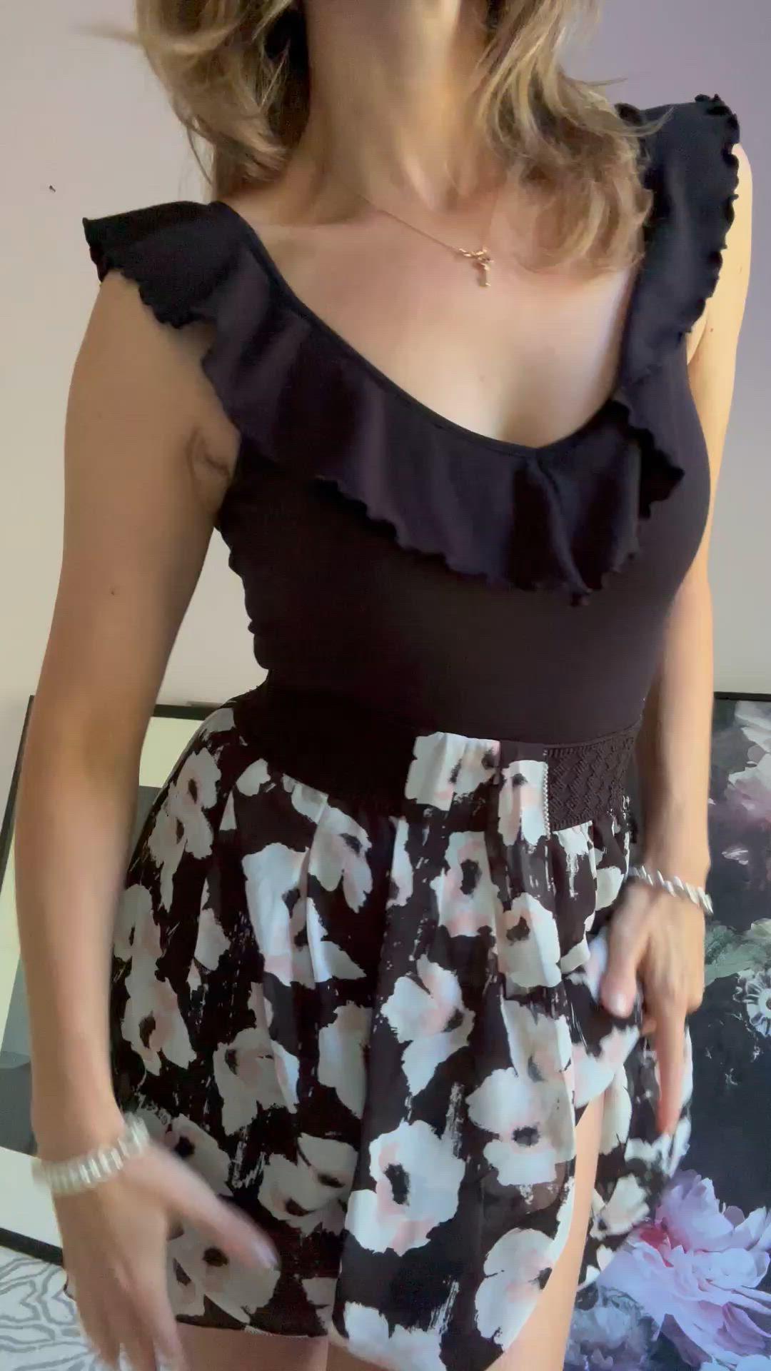 Boobs porn video with onlyfans model heyitselizabeth <strong>@elizabethbloom_yeah</strong>