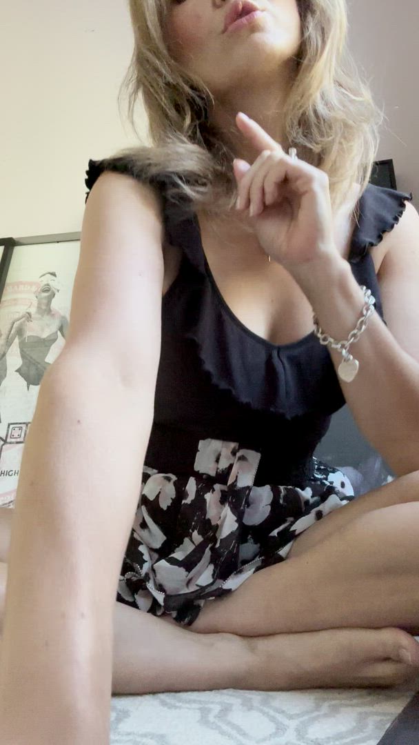 Boobs porn video with onlyfans model heyitselizabeth <strong>@elizabethbloom_yeah</strong>
