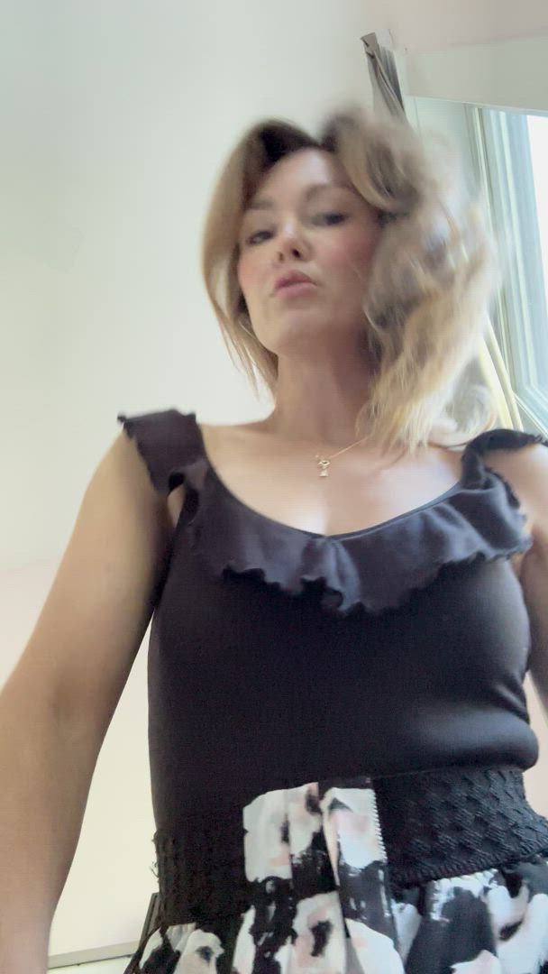 MILF porn video with onlyfans model heyitselizabeth <strong>@elizabethbloom_yeah</strong>