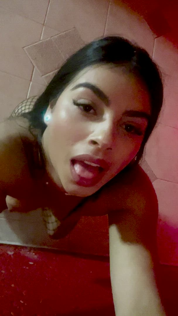 Tongue Fetish porn video with onlyfans model Julieta ? <strong>@julig01</strong>