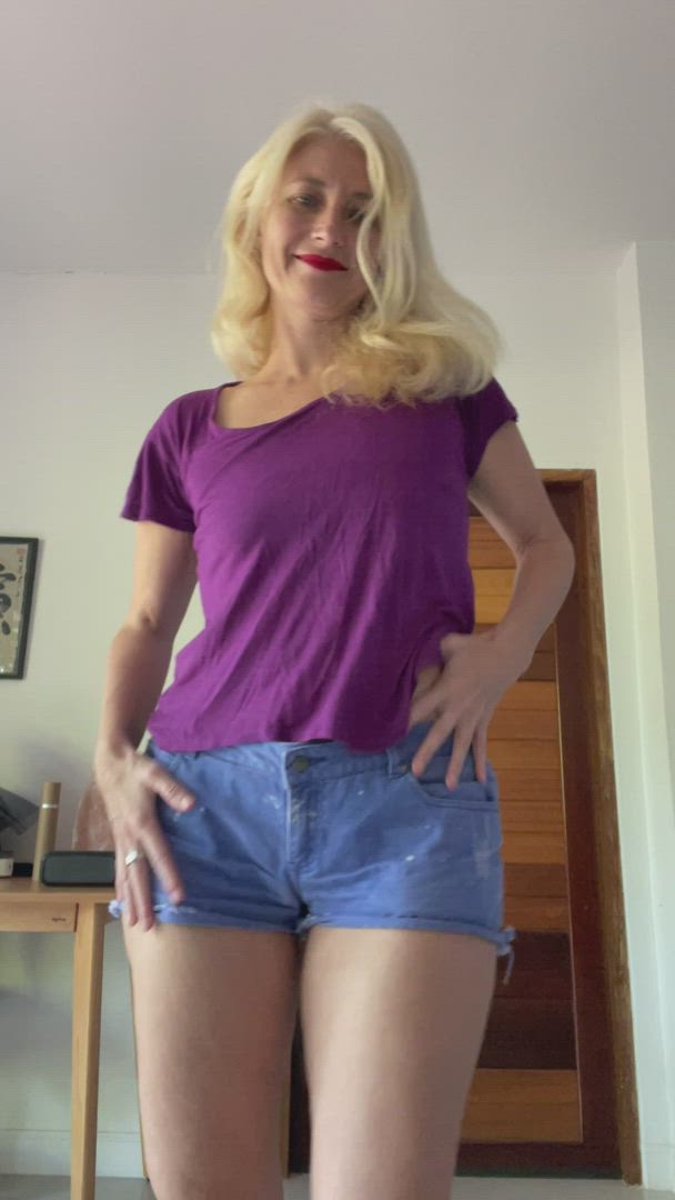 MILF porn video with onlyfans model Lia Kovach <strong>@liakovach</strong>