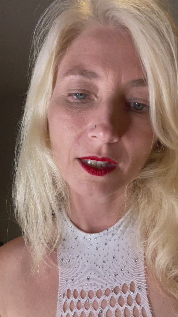 MILF porn video with onlyfans model Lia Kovach <strong>@liakovach</strong>