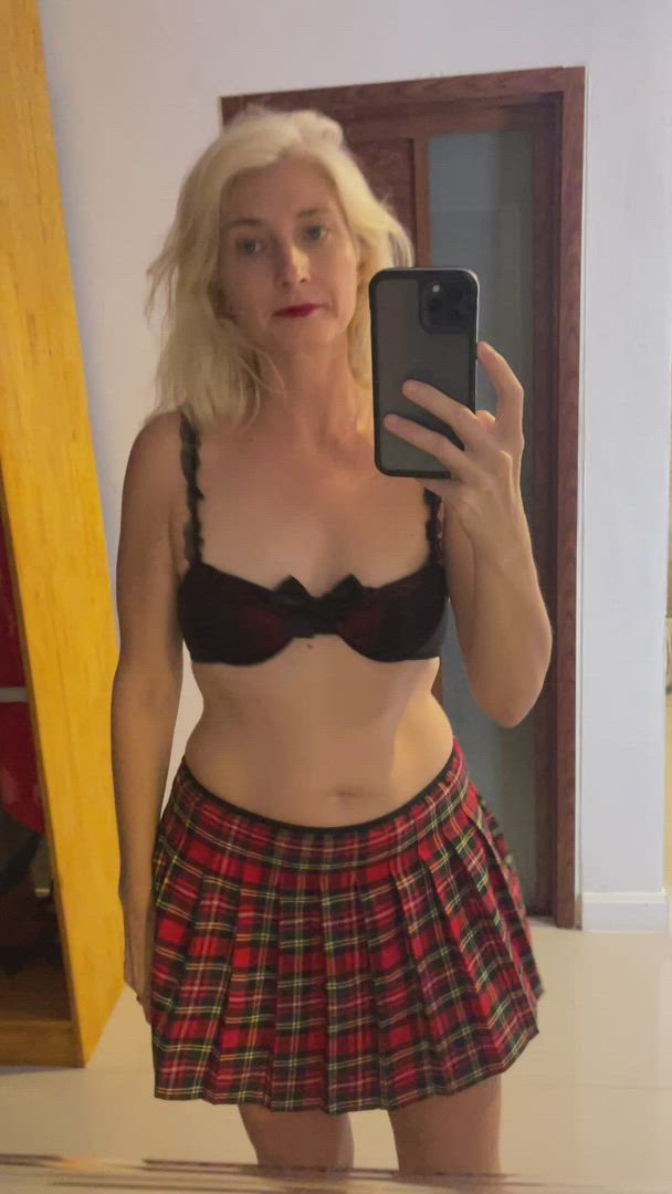 MILF porn video with onlyfans model Lia Kovach <strong>@liakovach</strong>