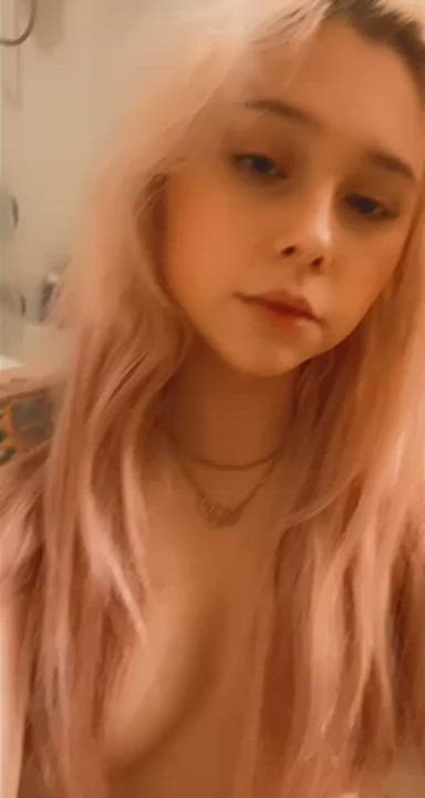 Ahegao porn video with onlyfans model Lilly <strong>@xshadesofmeadowx</strong>