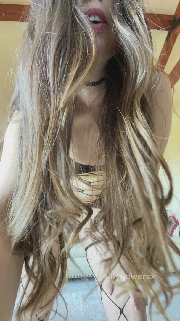 MILF porn video with onlyfans model Lily Flowers <strong>@xlilyflowersx</strong>