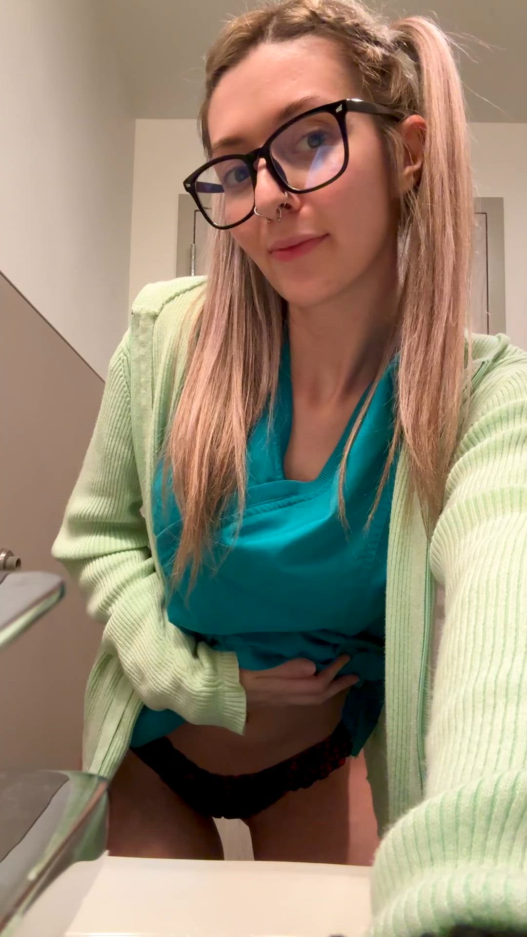 Amateur porn video with onlyfans model lunamoonxx <strong>@lunamoonxx</strong>
