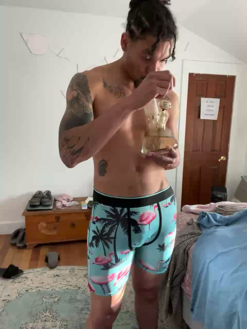 Smoking porn video with onlyfans model maxmiles4u <strong>@maxmiles.io</strong>