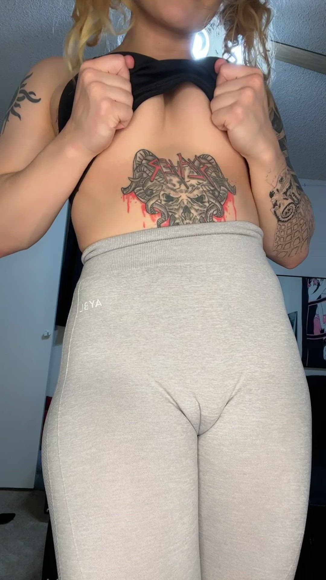 Leggings porn video with onlyfans model Muscle Harley ? <strong>@theswolegoth</strong>