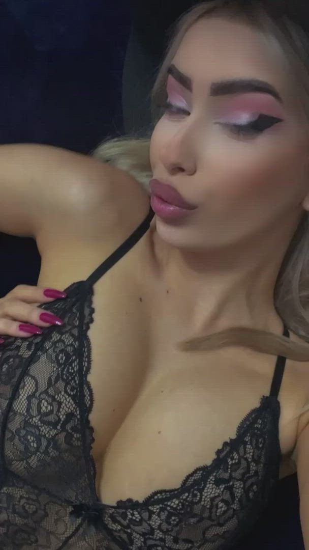 Blonde porn video with onlyfans model Naughty Alice <strong>@sashabond</strong>