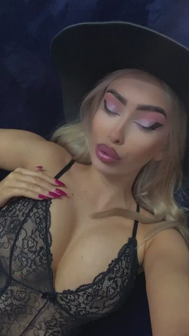 Blonde porn video with onlyfans model Naughty Alice <strong>@sashabond</strong>