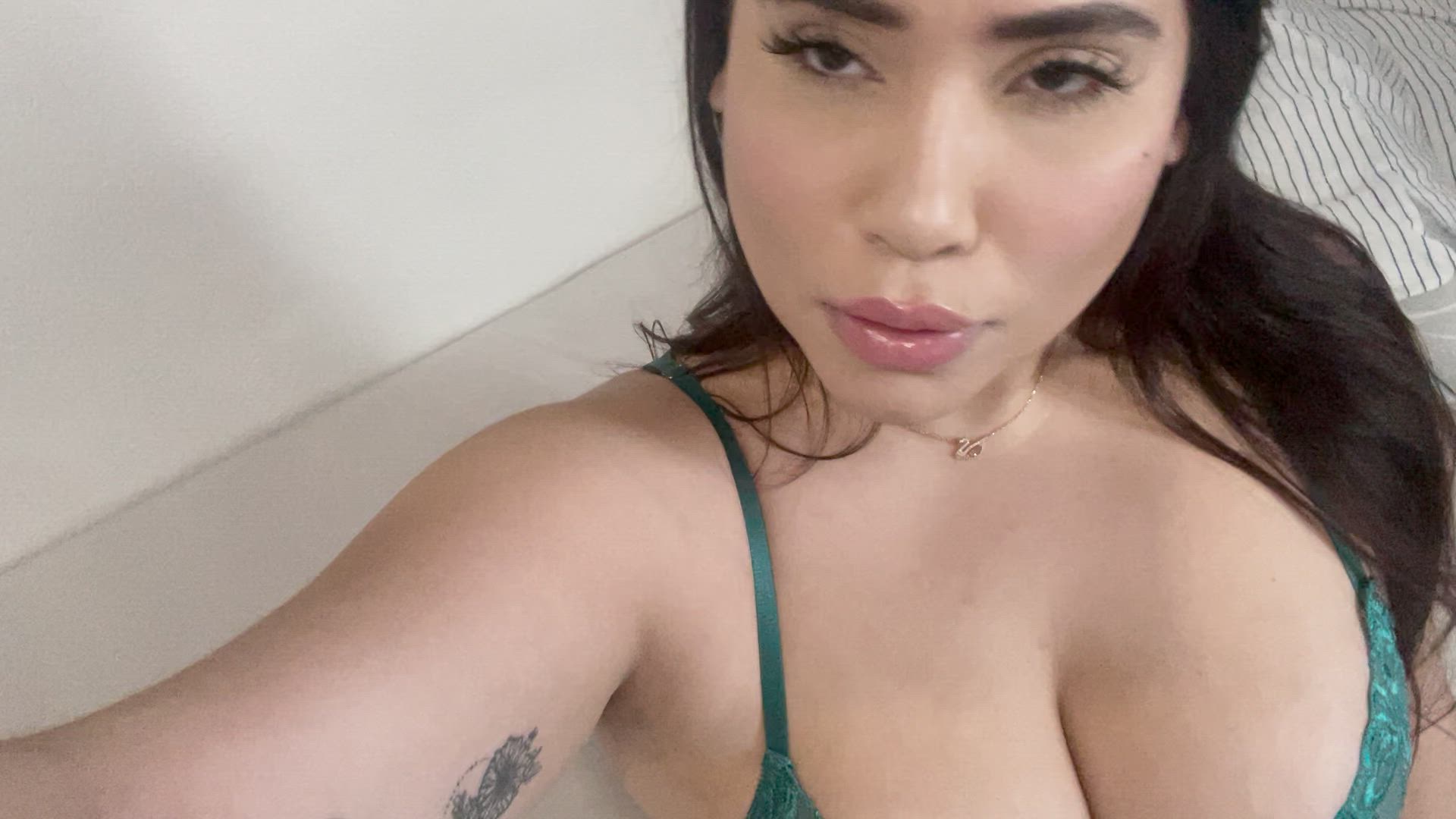 Ass porn video with onlyfans model nunezredgifs12345 <strong>@nunezmrs</strong>