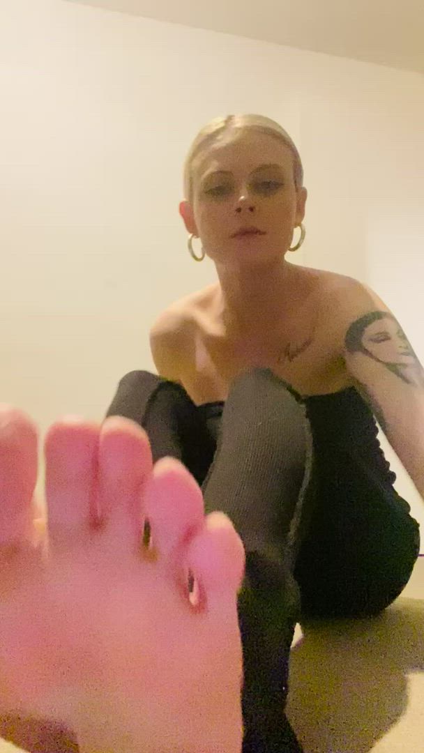 Feet porn video with onlyfans model nyxdarkgoddess <strong>@nyxdarkgoddess</strong>