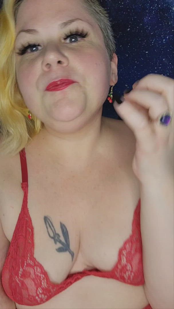 BBW porn video with onlyfans model OfeliaFREAK <strong>@bratlioness</strong>