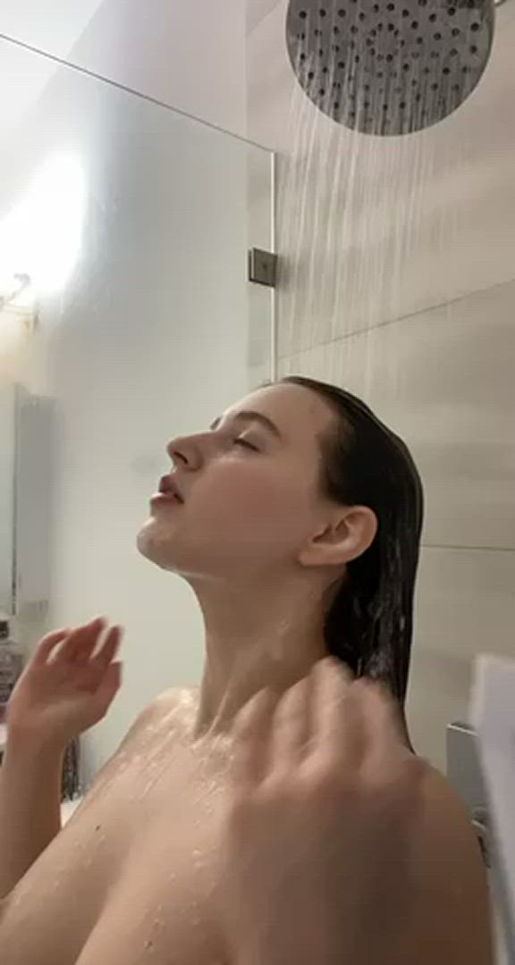 Shower porn video with onlyfans model  <strong>@alanarose8</strong>