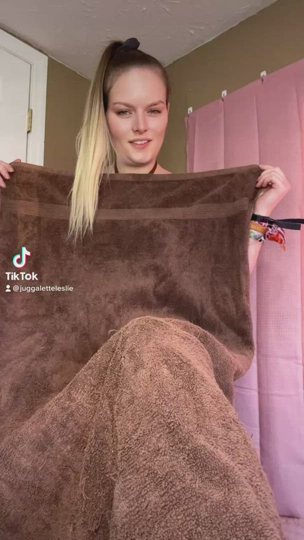 TikTok porn video with onlyfans model deafletteleslie <strong>@sexylesliensfw</strong>