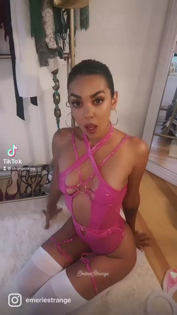 Amateur porn video with onlyfans model emeriestrange <strong>@emeriestrange</strong>