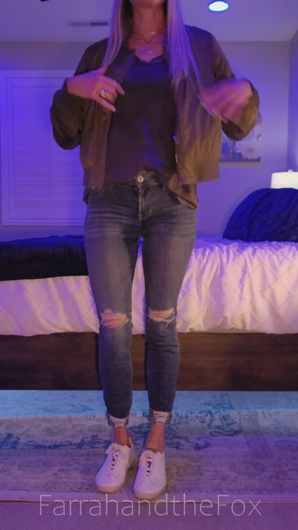 Blonde porn video with onlyfans model FarrahandtheFox <strong>@farrahandthefox</strong>