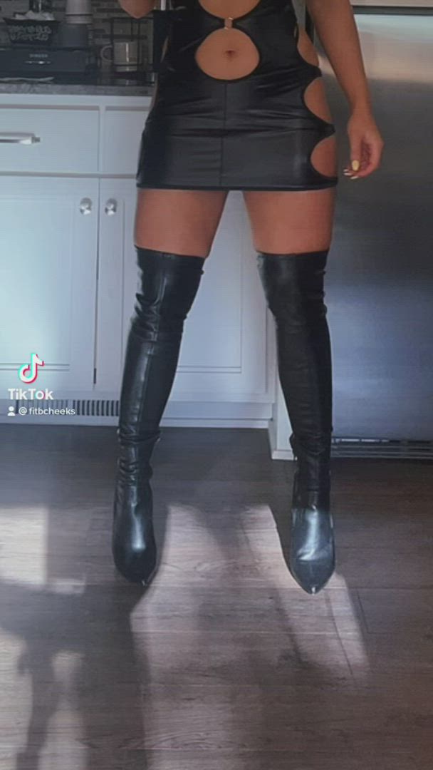 Leather porn video with onlyfans model fitbcheeks <strong>@fitbcheeks</strong>