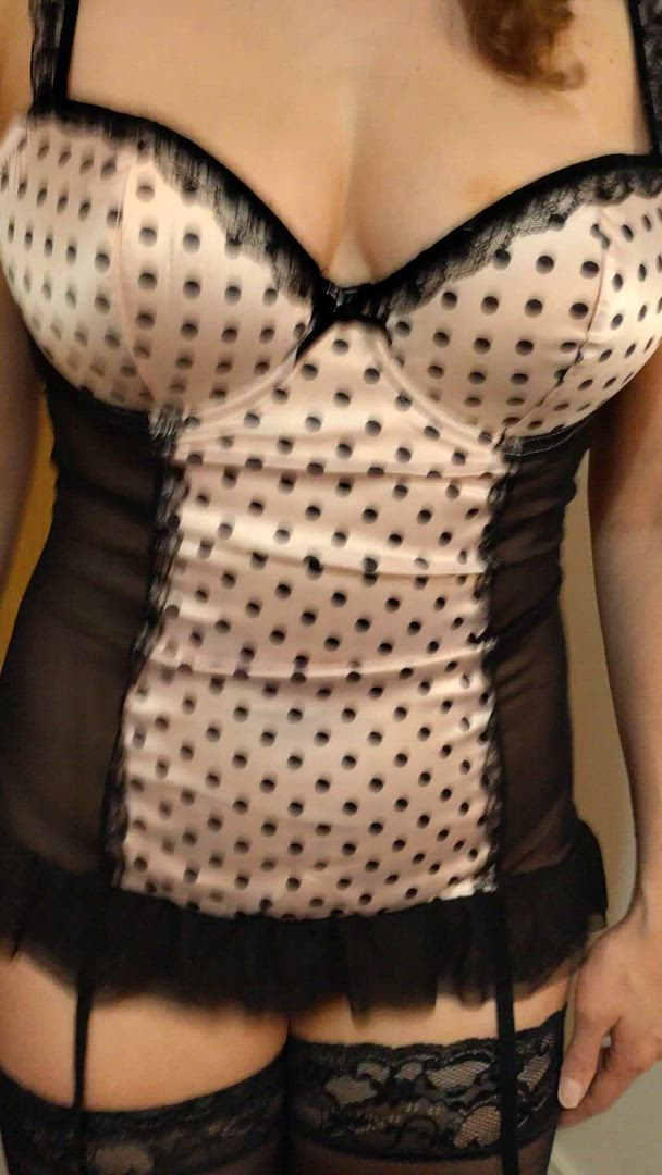 Boobs porn video with onlyfans model jessflowers22 <strong>@jessflowers22</strong>