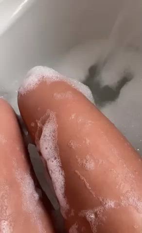 Bathroom porn video with onlyfans model ohbabyxx <strong>@ohbabyxx</strong>