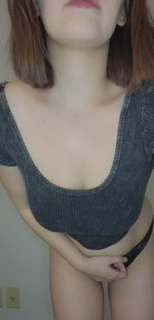 Boobs porn video with onlyfans model  <strong>@ohhliviass</strong>