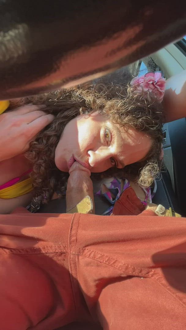 Blowjob porn video with onlyfans model VibeWithMolly <strong>@vibewithmommy</strong>