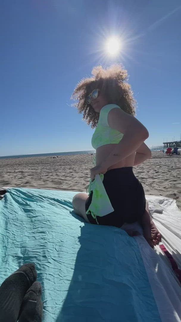 MILF porn video with onlyfans model VibeWithMolly <strong>@vibewithmommy</strong>