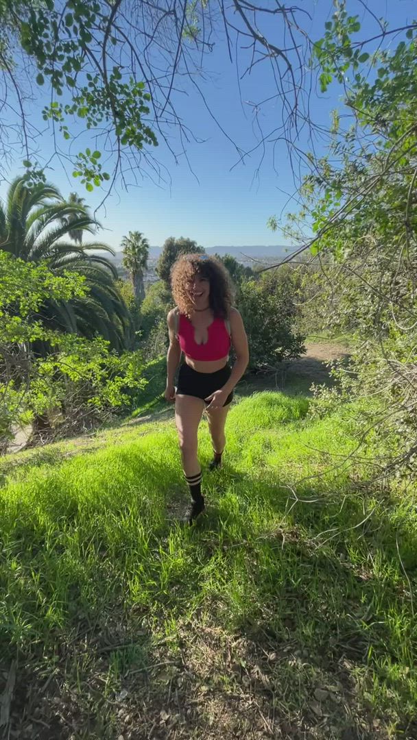 Pee porn video with onlyfans model VibeWithMolly <strong>@vibewithmommy</strong>