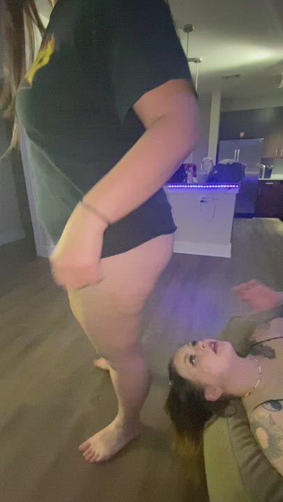 Face Smothering porn video with onlyfans model  <strong>@youlikewhatyousee</strong>