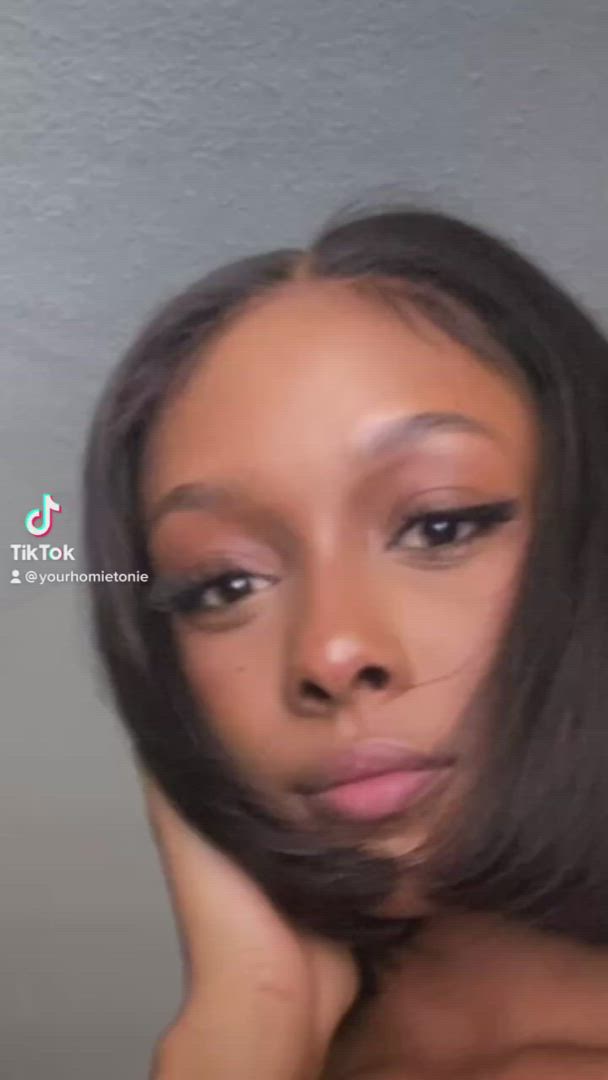 19 Years Old porn video with onlyfans model  <strong>@yourhomietonie</strong>