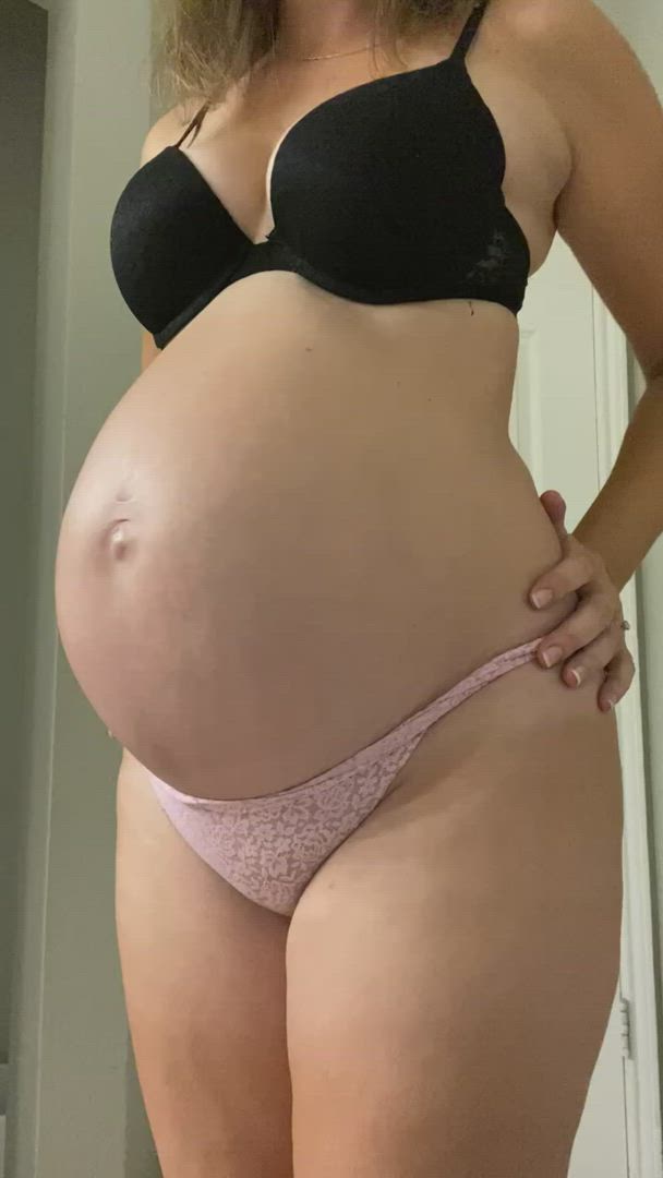 MILF porn video with onlyfans model preggosmashme <strong>@smashme22</strong>