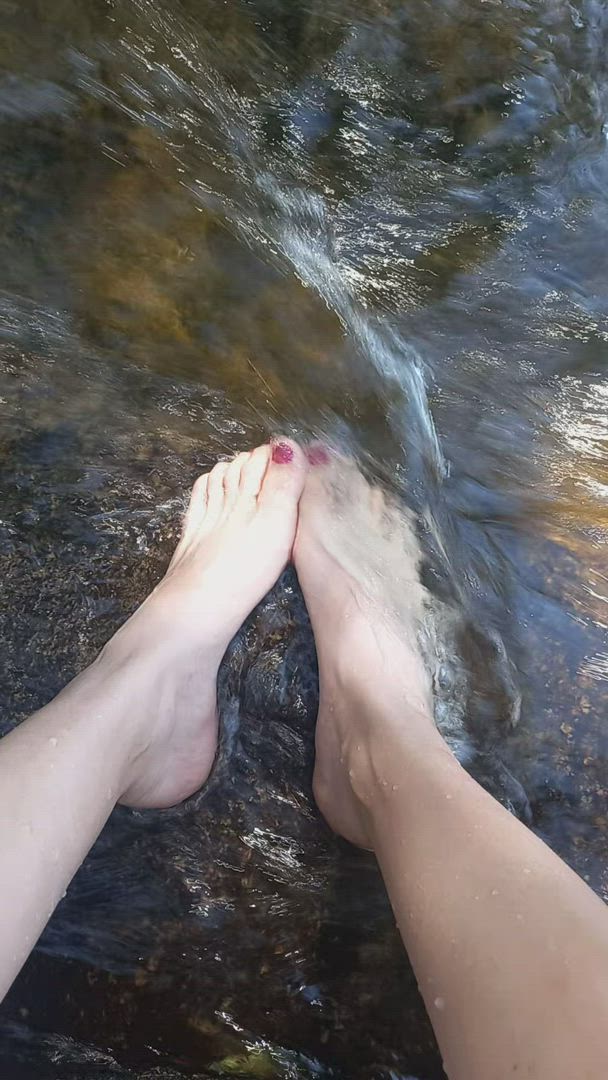 Feet porn video with onlyfans model Sagi <strong>@chxxxm</strong>