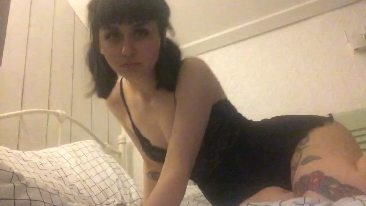 18 Years Old porn video with onlyfans model shypeach <strong>@nihilist-peach</strong>