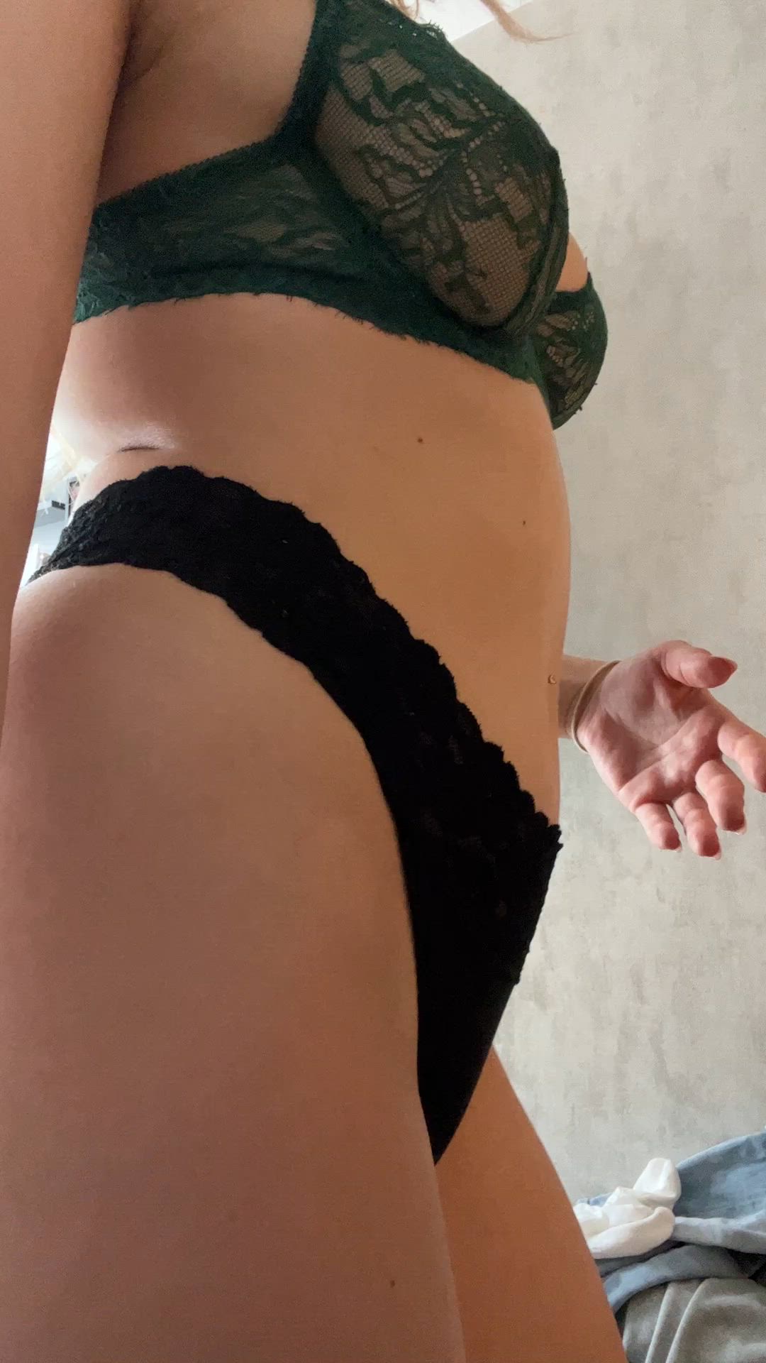 Ass porn video with onlyfans model ?Sophie Taylor? <strong>@sophie-taylooor</strong>