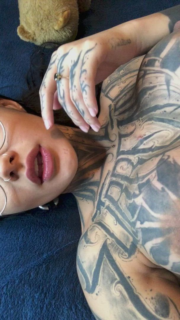 Licking porn video with onlyfans model suryasparrow <strong>@suryaelizabeth</strong>
