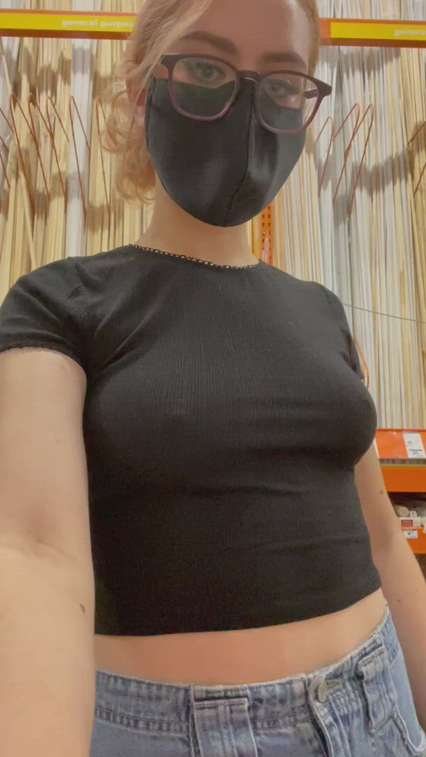 Public porn video with onlyfans model Vanessa <strong>@vanessapeach</strong>