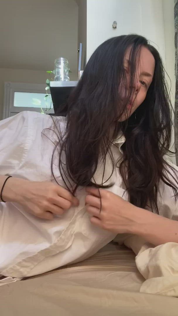 Pale porn video with onlyfans model Vivian Vaughn <strong>@vivian.xo</strong>